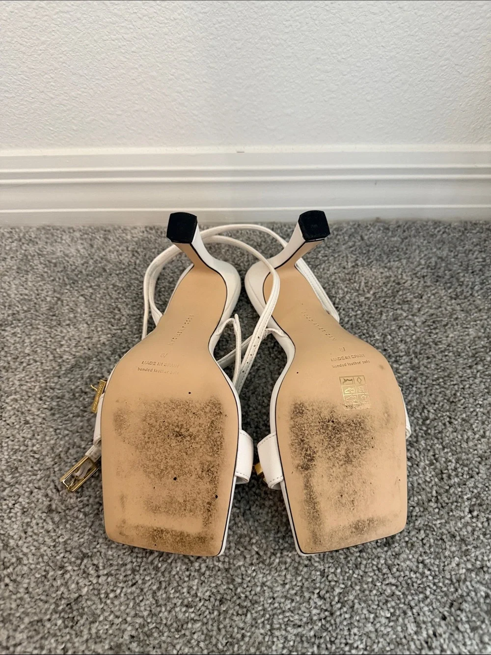 Good American White Square-Toe Sandals with Gold Chain